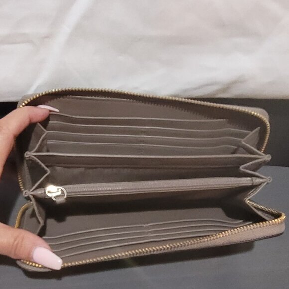 Coach✨ Zipper Accordion Wallet - Picture 3 of 6
